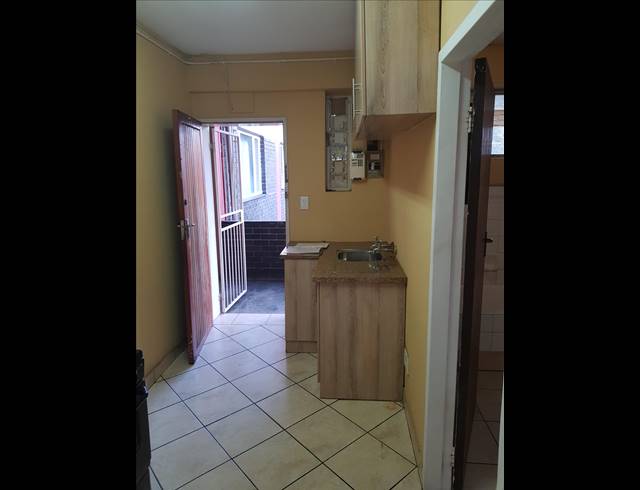 1 BEDROOM APARTMENT FOR SALE IN RUSTENBURG CENTRAL